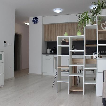 Leo Apartment Free Parking!!! Bratislava Exteriör bild